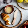 nozyk-drewniany-do-miodu-pasieki-sadowskich